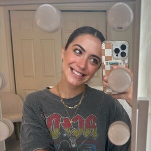 Meet your Posher, Desiree